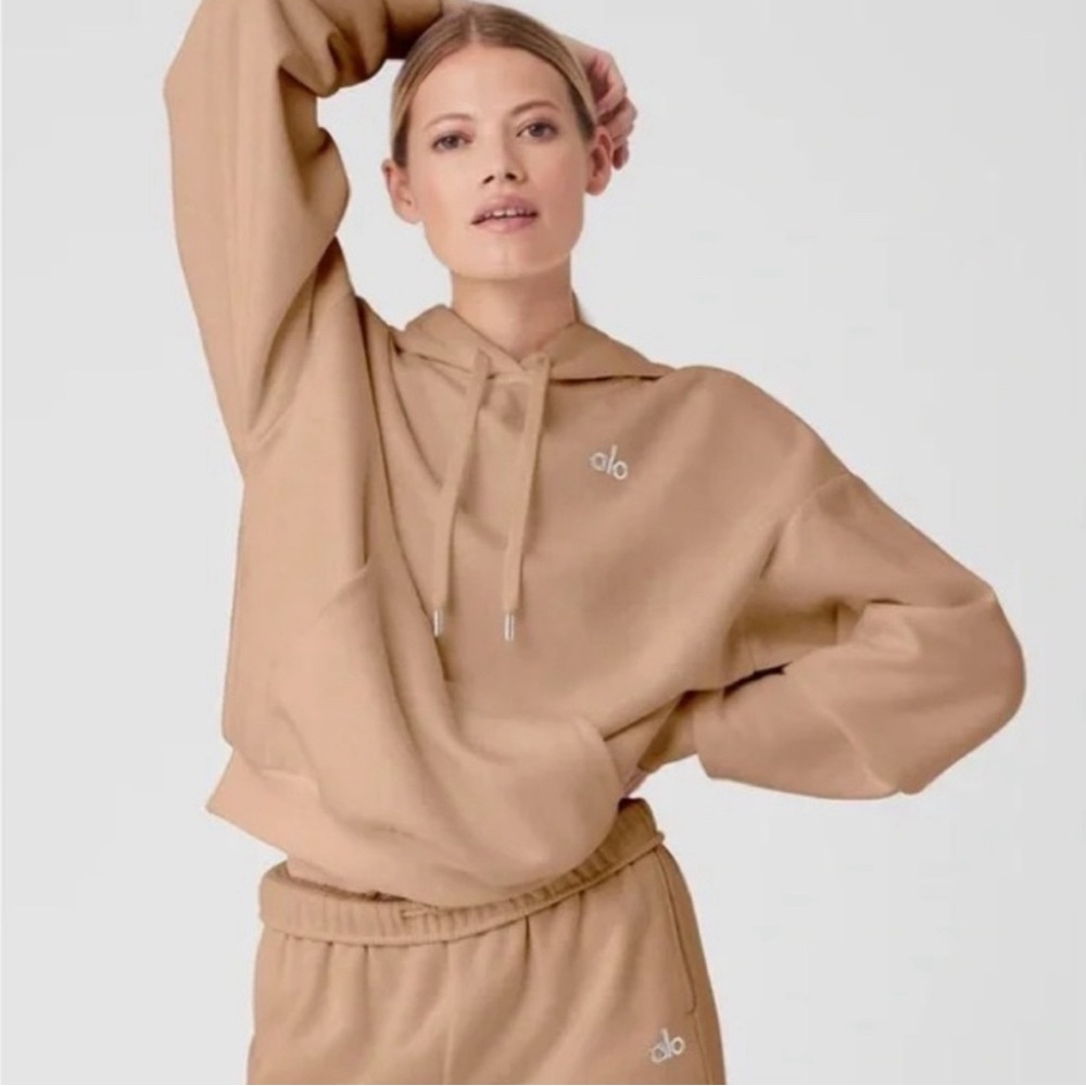 Alo Yoga Accolade Hoodie in Toasted Almond